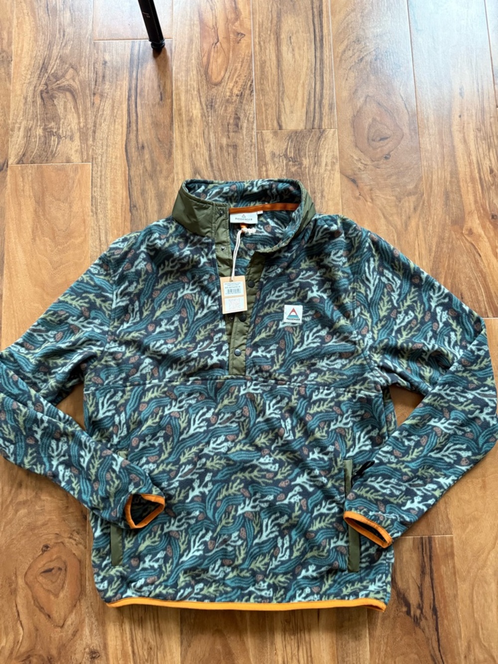 Passenger Adrift Fleece Pullover Mens L NWT like Patagonia Hiking Camping